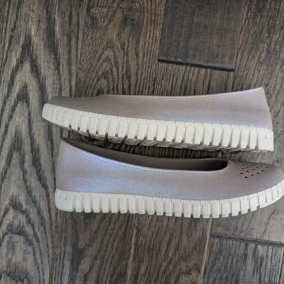 Skechers Foamies, size 9 flats, iridescent - Picture 4 of 6